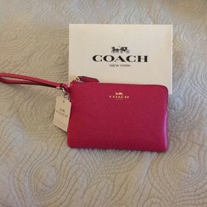 NEW W/ BOX 🛍 Coach Pink Wristlet